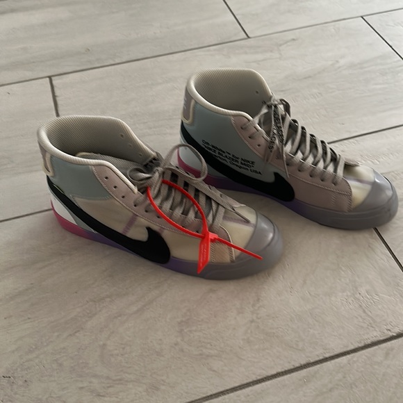 Serena Williams Nike Blazers - Picture 2 of 3